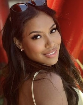 Brown  hair london escort Narayana located in West Kensington