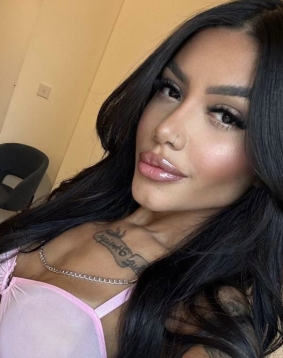 Brown hair london escort Rimona located in Edgware Road