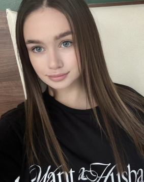 Brown hair london escort Aurora located in Earls Court