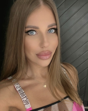 Light-brown  hair london escort Bindi located in Earls Court