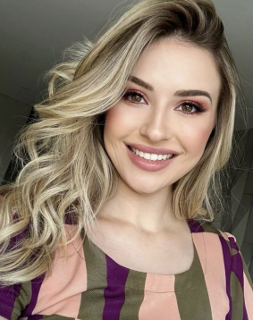 Blonde hair london escort Bosalicia located in High Street Kensington