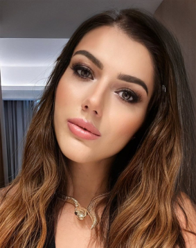 Brown hair london escort Buna located in Earls Court