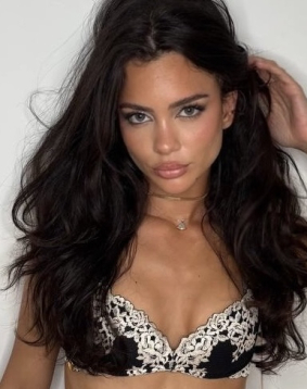 Brown hair london escort Cepura located in Victoria