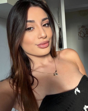 Brown hair london escort Cipriana located in Earls Court