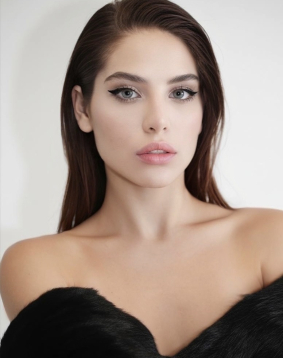 Brown hair london escort Dysis located in Tottenham Court Road