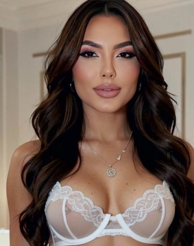 Brown hair london escort Enea located in Earls Court