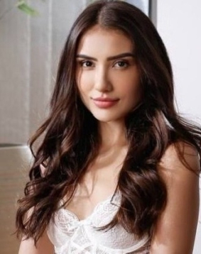 Brown  hair london escort Ferana located in Chelsea