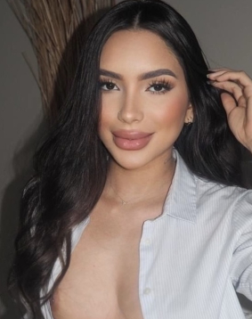 Brown  hair london escort Krozi located in Marylebone