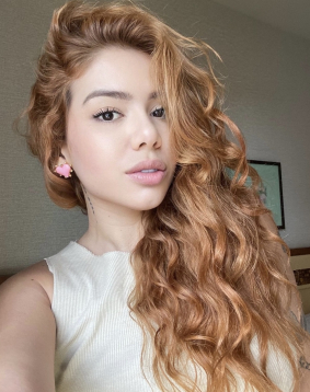 Red hair london escort Makani located in South Kensington