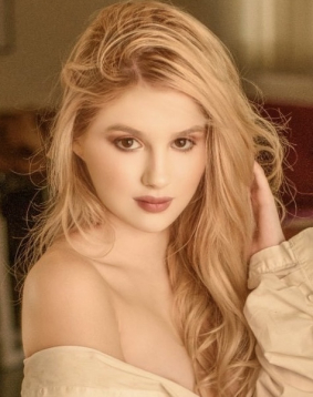 Blonde hair london escort Nefeli located in Edgware Road