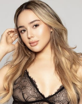 Blonde  hair london escort Osaka located in Kensington