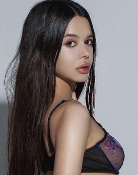 Brown  hair london escort Tantra located in Earls Court