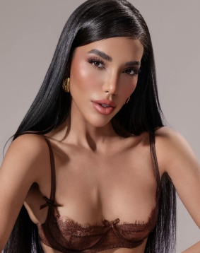Brown  hair london escort Vega located in High Street Kensington
