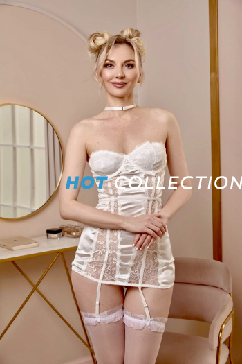 Blonde hair london escort Abelona located in Earls Court picture 2