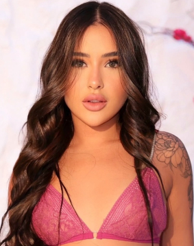 Brown hair london escort Bazette located in Gloucester Road