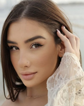 Brown  hair london escort Bronx located in Earls Court