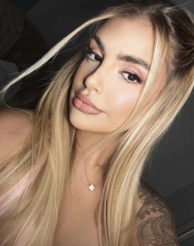 Blonde hair london escort Elvin located in Knightsbridge