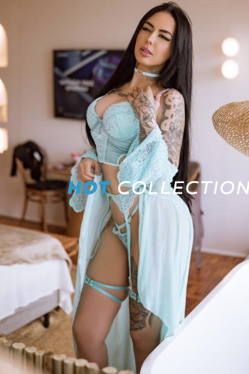 Brown  hair london escort Esalla located in Sloane Square picture 2