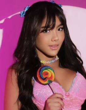 Brown hair london escort Janine located in South Kensington