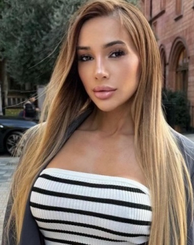 Blonde hair london escort Margiela located in Edgware Road