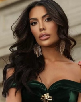 Brown hair london escort Sissel located in Marylebone