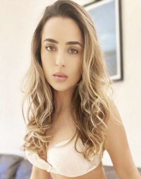 Blonde  hair london escort Stellar located in Bond Street