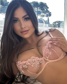 Brown  hair london escort Vandini located in Gloucester Road