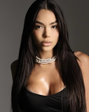 Brown hair london escort Yelan located in Lancaster Gate