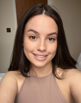 Brown hair london escort Aravia located in Earls Court