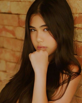 Brown hair london escort Masakra located in High Street Kensington