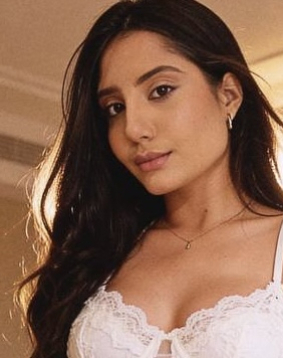 Brown hair london escort Nobara located in West Kensington