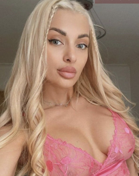 Blonde  hair london escort Tate located in High Street Kensington