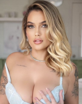 Blonde hair london escort Zosma located in Kensington