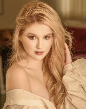 Blonde hair london escort Nefeli located in Edgware Road