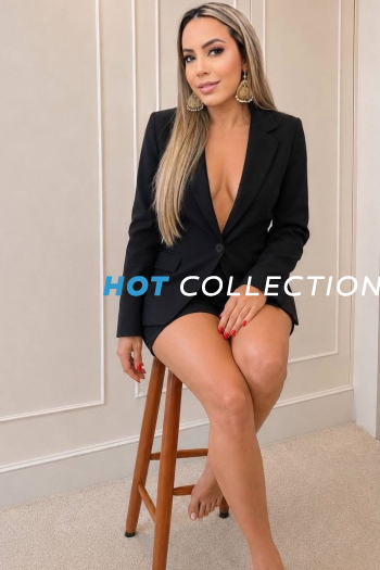 Blonde hair london escort Vidgis located in Kensington Olympia picture 1