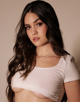 Brown hair london escort Banila located in Earls Court