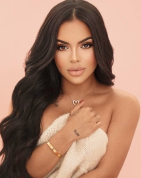 Brown  hair london escort Eduarda located in Bond Street