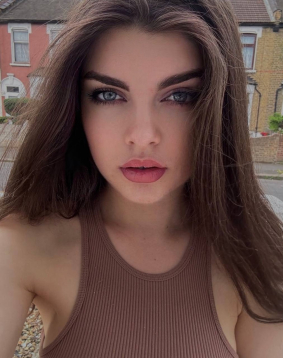 Brown hair london escort Faya located in Bond Street