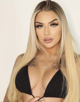 Blonde hair london escort Makadi located in Chelsea