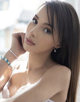 Brown  hair london escort Meyless located in Baker Street