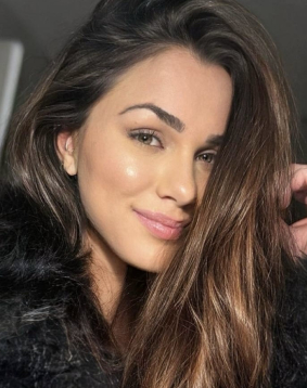 Brown  hair london escort Satisfaction located in Piccadily Circus