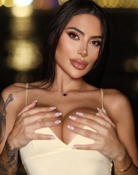 Brown  hair london escort Consuela located in Earls Court