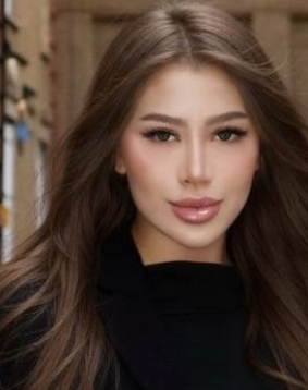 Blonde hair london escort Delfa located in Canary Wharf