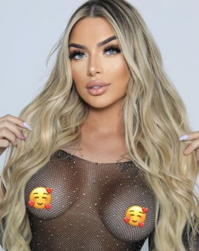 Blonde hair london escort Makadi located in Chelsea