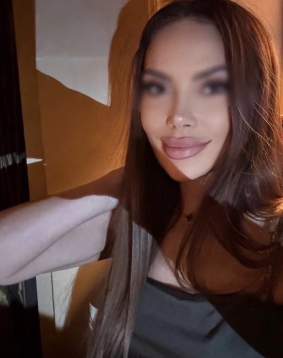 Brown hair london escort Shara located in Earls Court