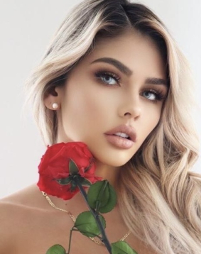 Blonde  hair london escort Valentina located in Canary Wharf