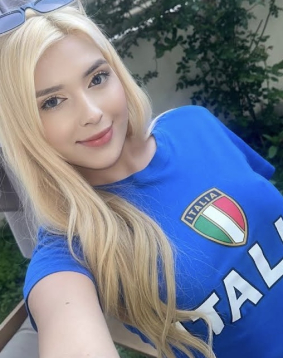 Blonde hair london escort Alerana located in Charing Cross