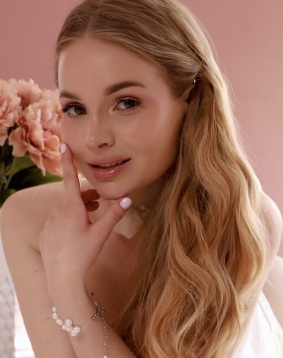 Blonde  hair london escort Autumn located in Gloucester Road