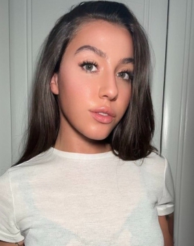 Brown hair london escort Dizora located in Gloucester Road