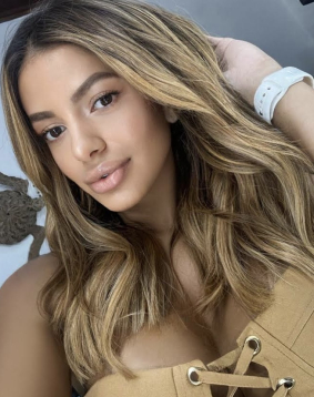 Blonde  hair london escort Mazurka located in Earls Court